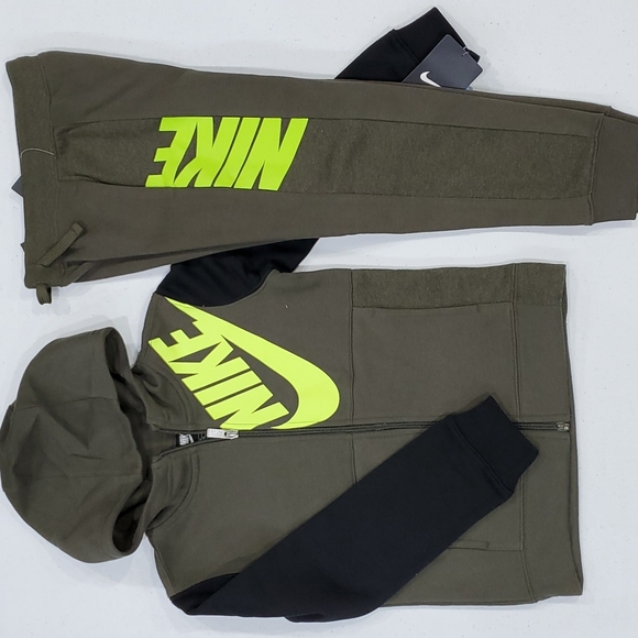 🆕️ Nike Fleece Set